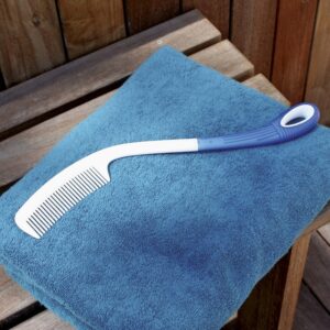 Peine con mango largo