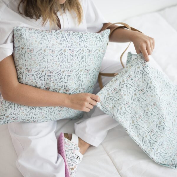 Funda cojín enfermería bicolor