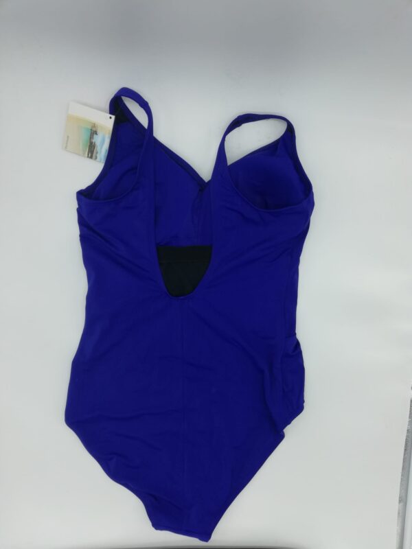 Bañador azul klein con escote pico