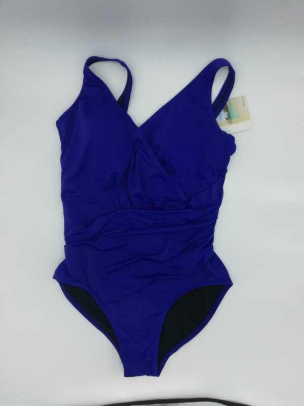 Bañador azul klein con escote pico