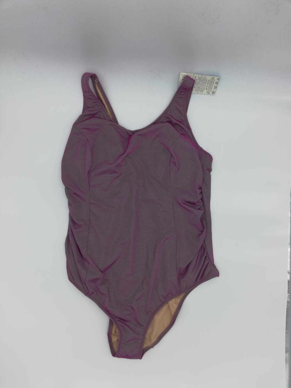 Bañador color berenjena efecto brillo