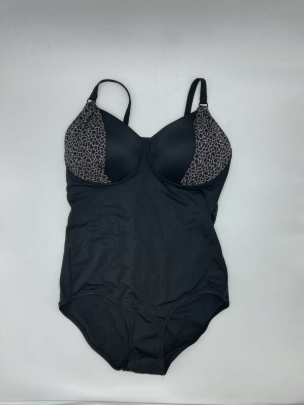 Bañador negro con detalle en pecho