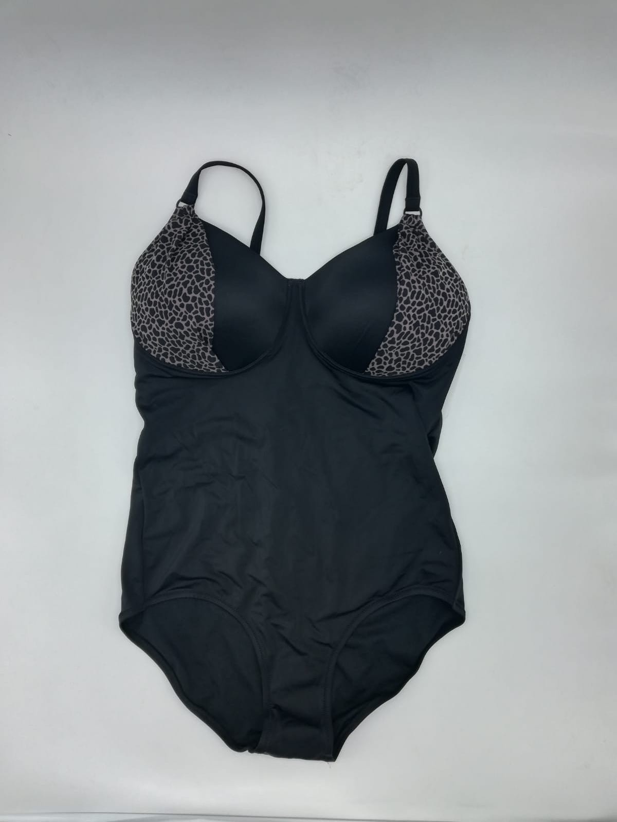 Bañador negro con detalle en pecho