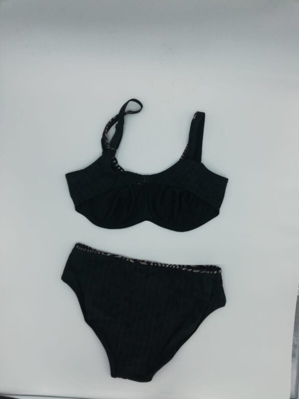 Bikini negro raya diplomática