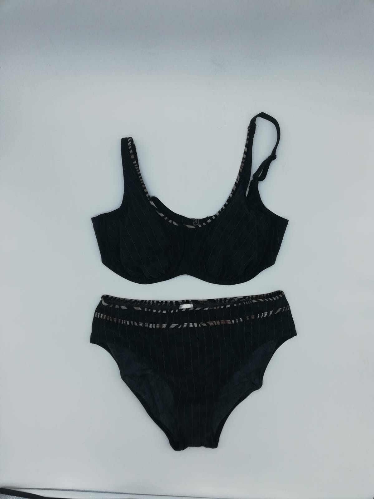 Bikini negro raya diplomática